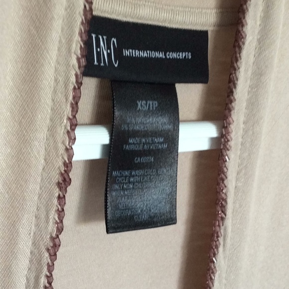 Beige top with beaded edge - Picture 5 of 5